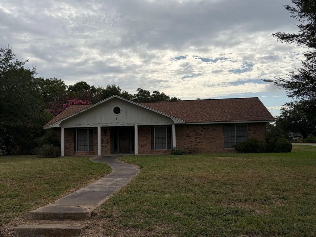 609 S Ross Avenue, Mexia