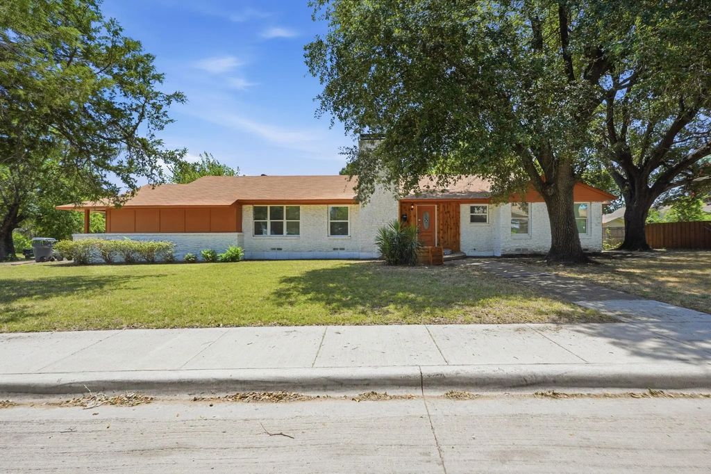 2626 Crest Avenue, Dallas