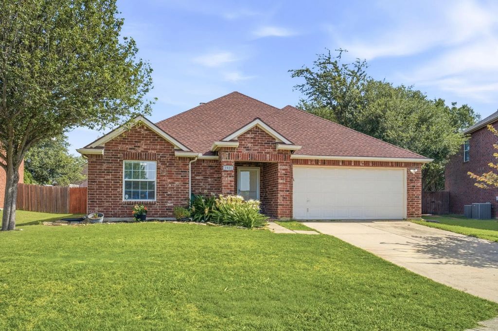 1921 Bradford Pear Square, Little Elm