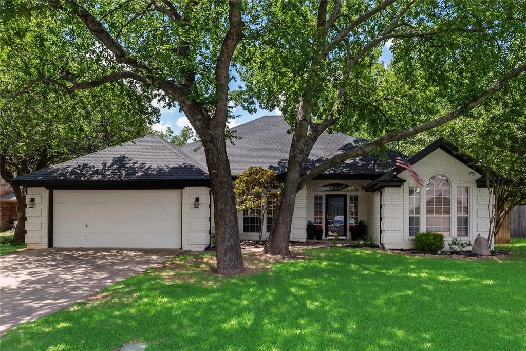 2921 Oak Ridge Drive, Hurst