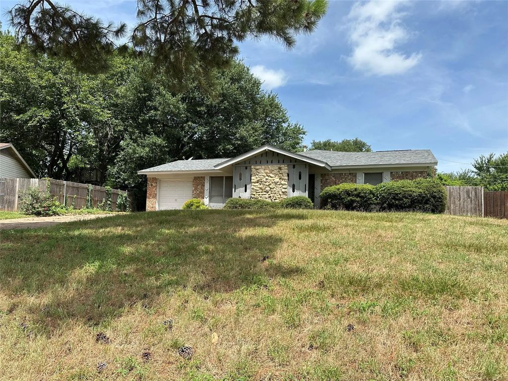 1908 Brookview Drive, Arlington
