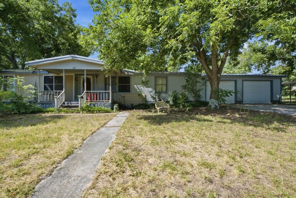 816 W Ayers Avenue, De Leon