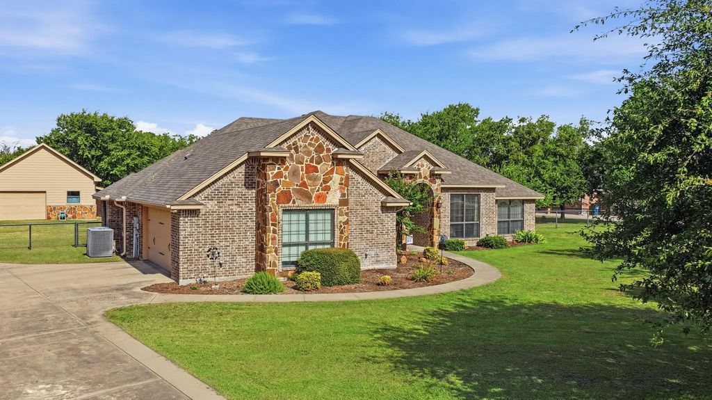 153 Sandstone Lane, Weatherford