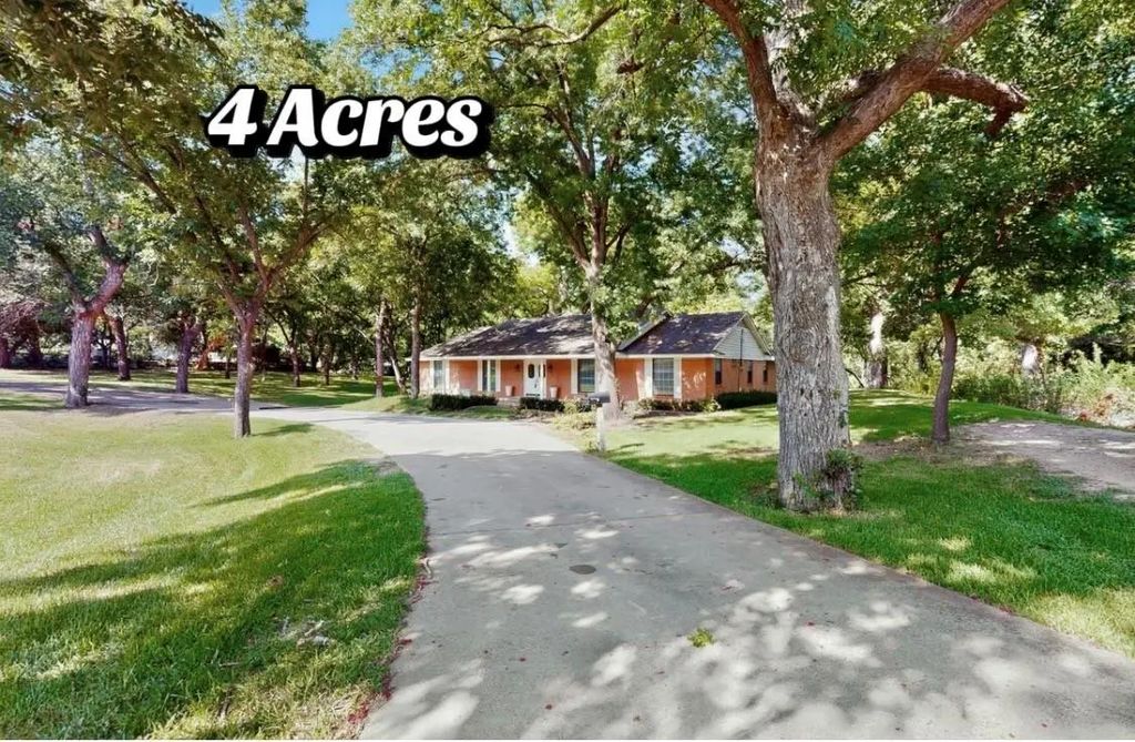 300 N Chattey Road, DeSoto