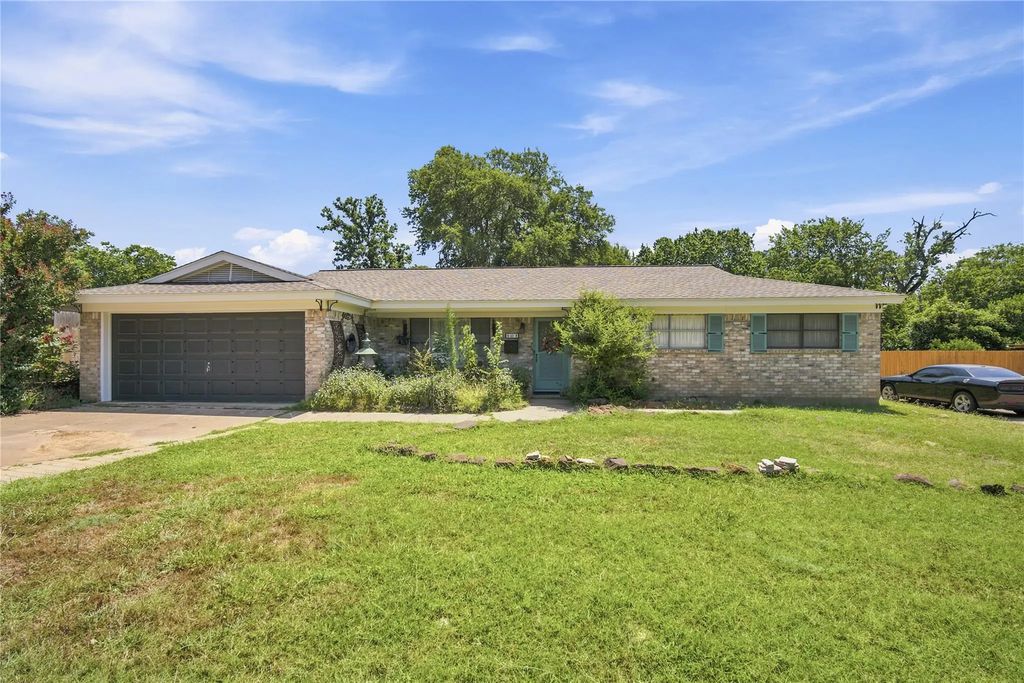 403 Westcliff Drive, Euless
