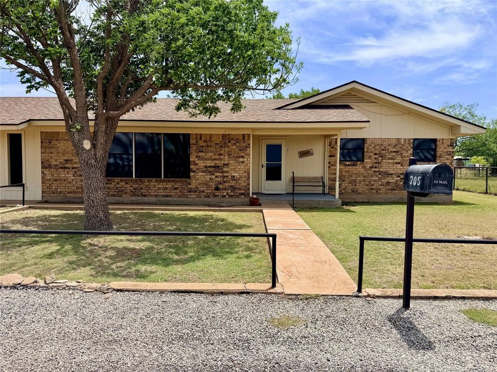 305 S Cleveland Avenue, Aspermont