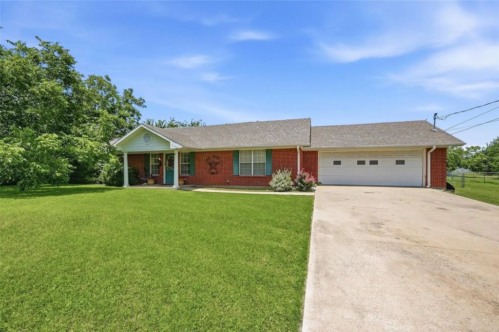 205 3rd Street, Whitesboro