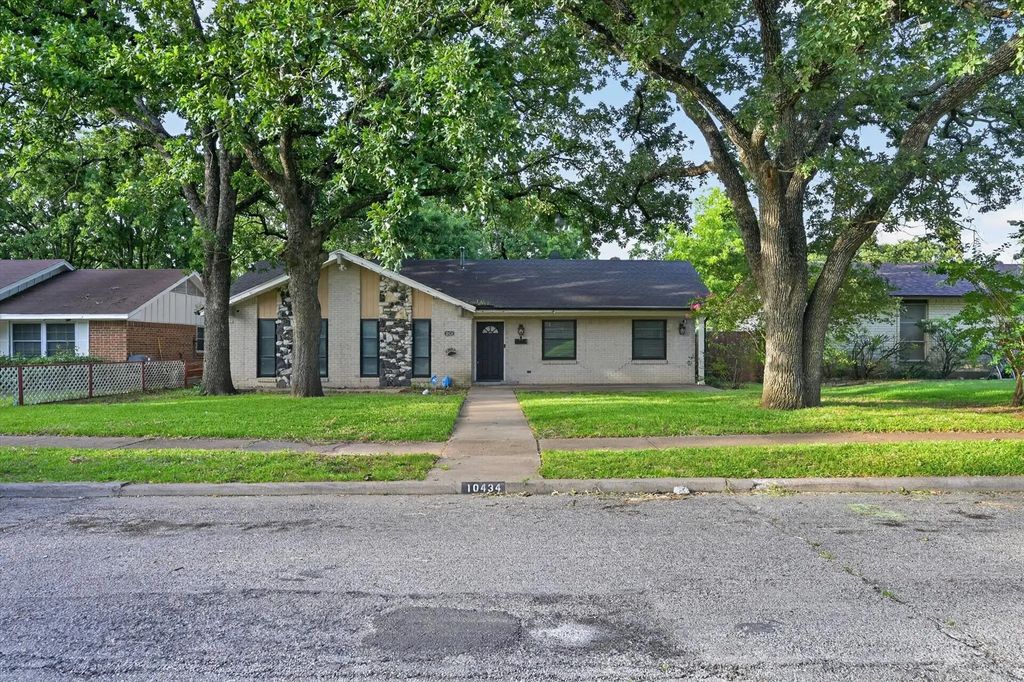 10434 Castlerock Drive, Dallas