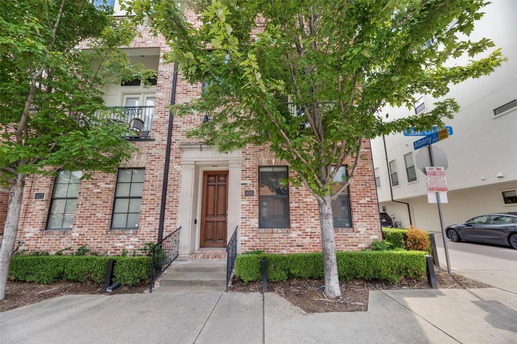 425 S Cesar Chavez Boulevard, Dallas