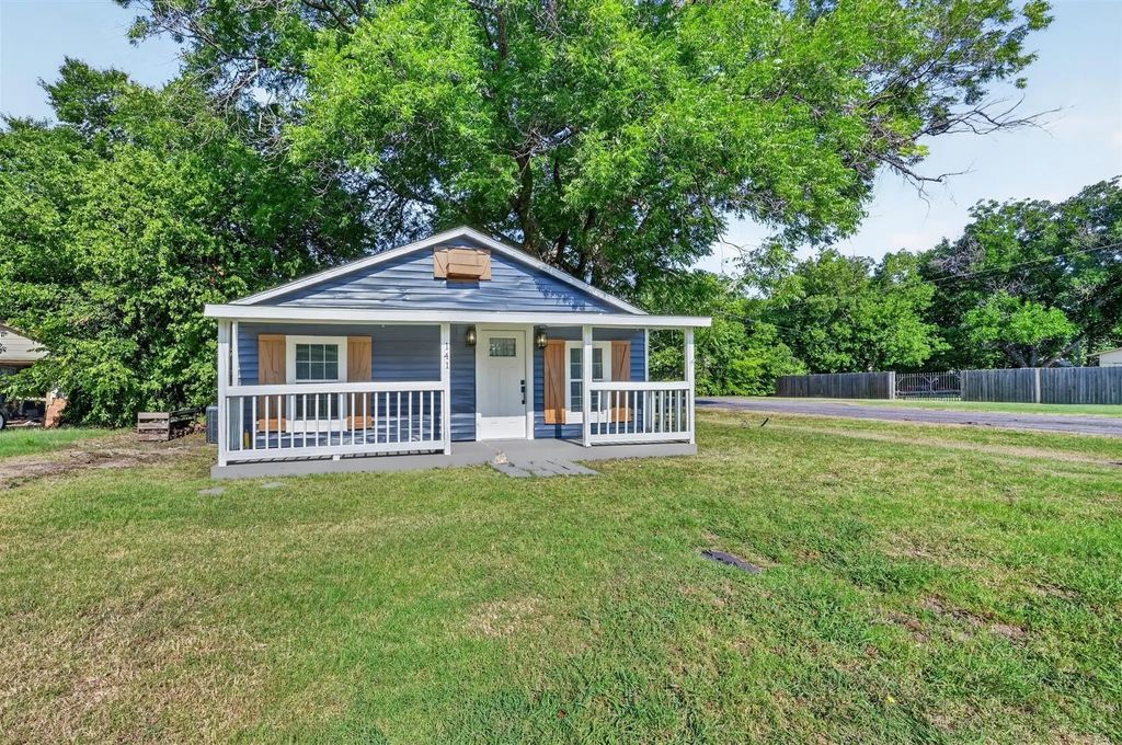 141 N Dobson Street, Burleson