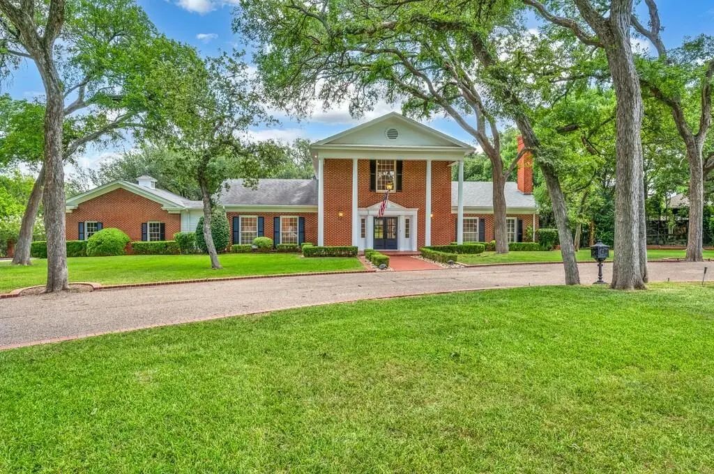 2825 Lake Air Drive, Waco