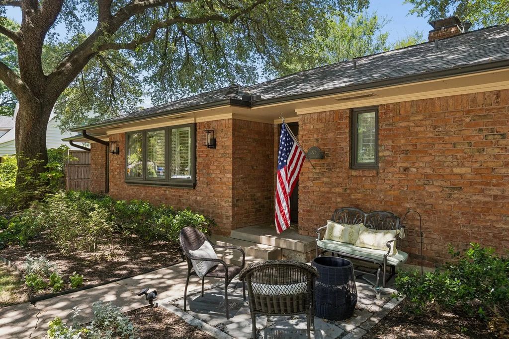 926 Chadwick Drive, Richardson