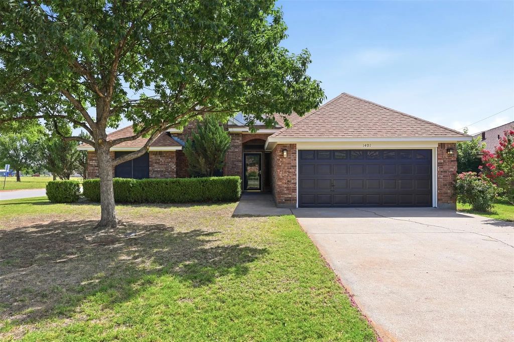 1401 Spanish Oak Drive, Granbury