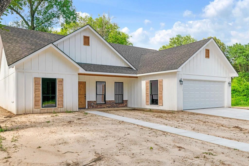 3035 Aiken Drive, Paris