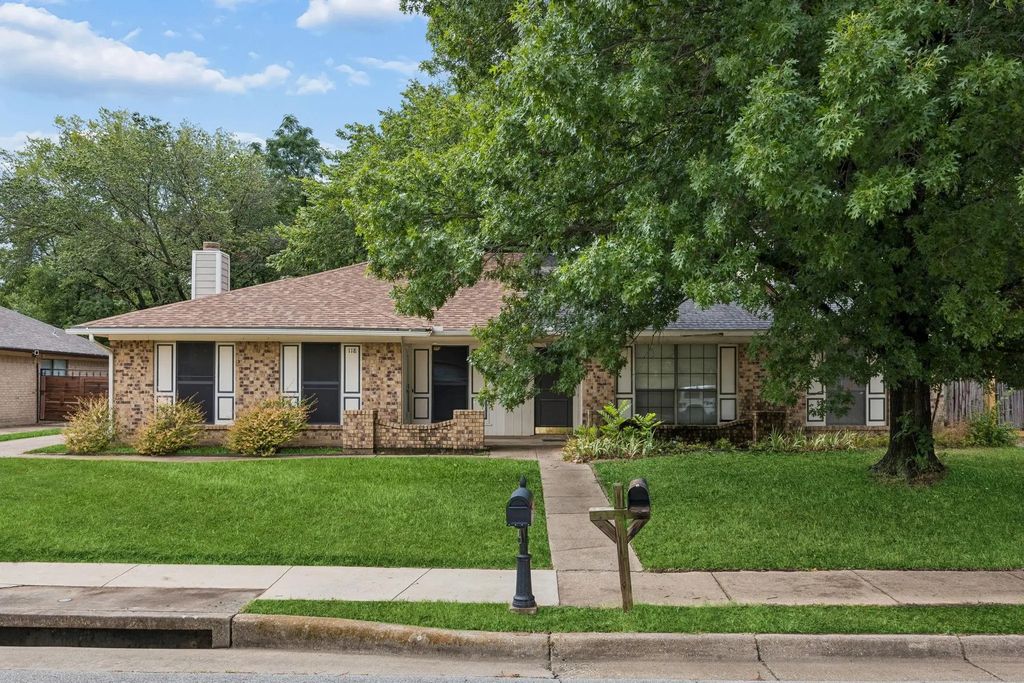 118 E Denton Drive, Euless
