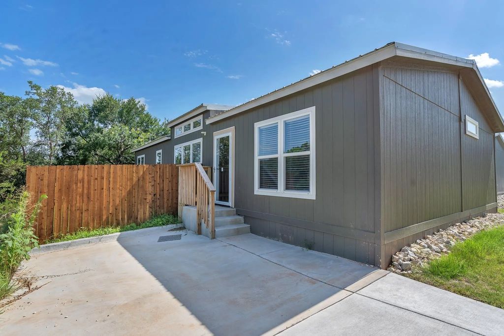 815 Thicket Trail, Granbury