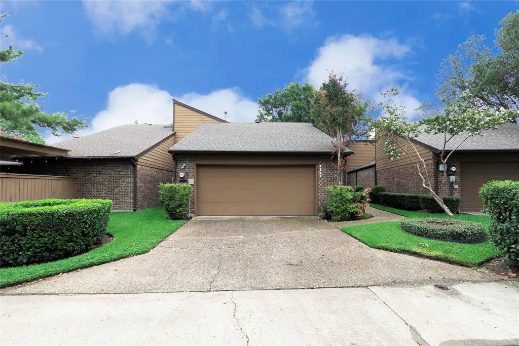 3304 Scarlet Oak Court, Farmers Branch