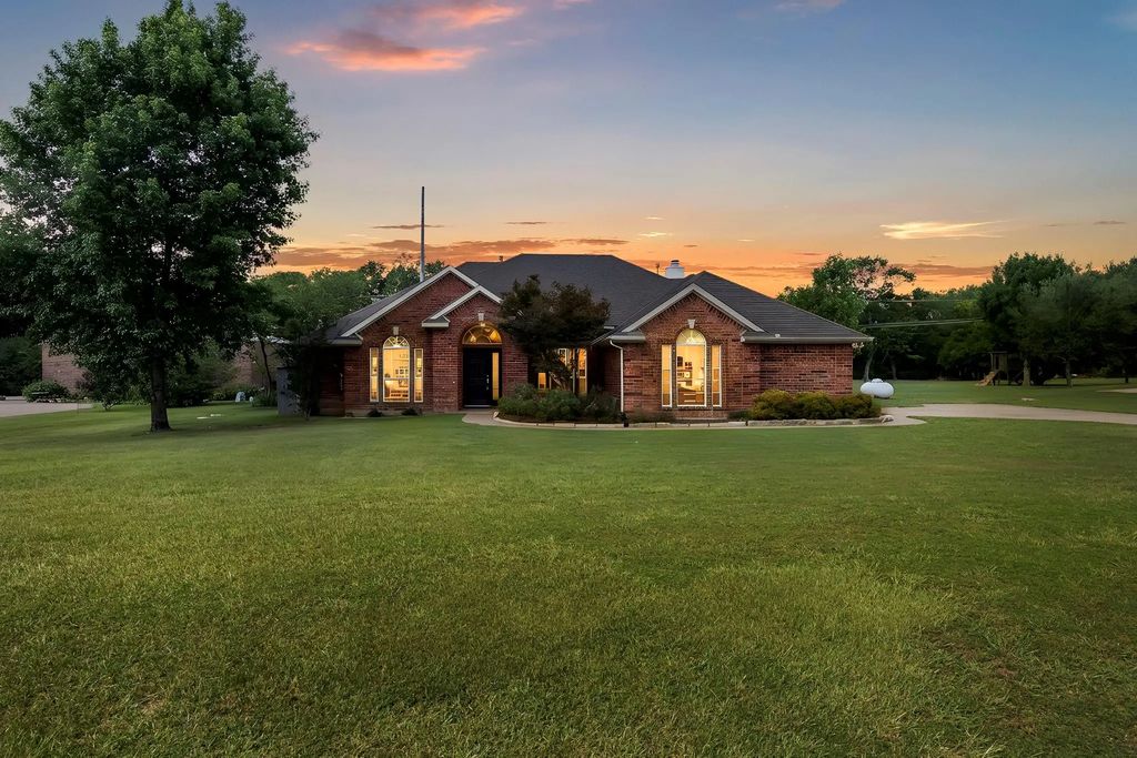 1157 Zajic Drive, Terrell