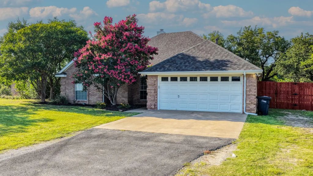 808 W Couts Street, Weatherford