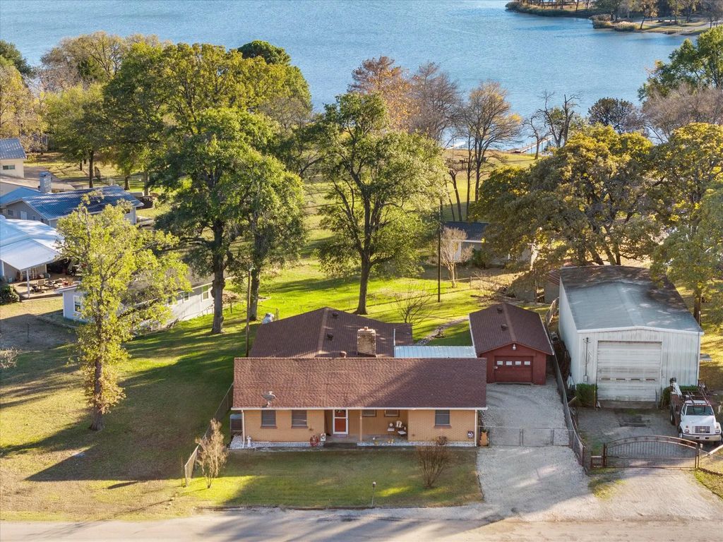 2097 County Road 3830, Quinlan