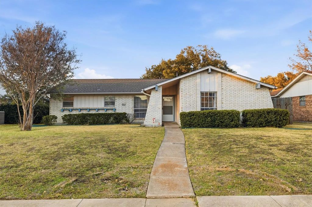 1913 Mission Drive, Garland