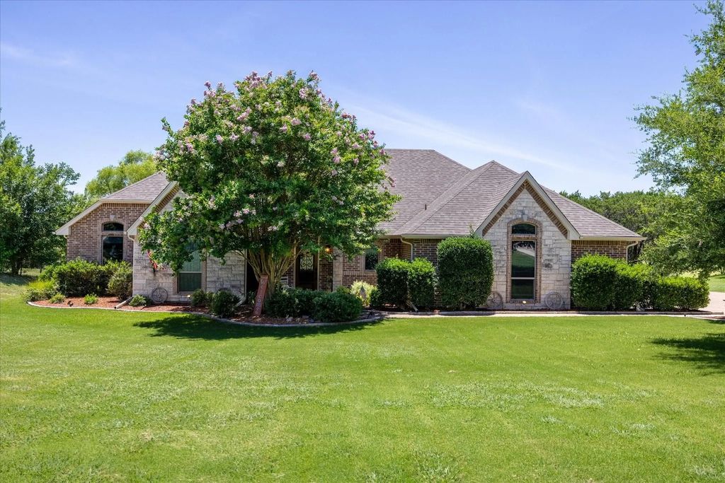 2211 Tanton Sound Court, Granbury
