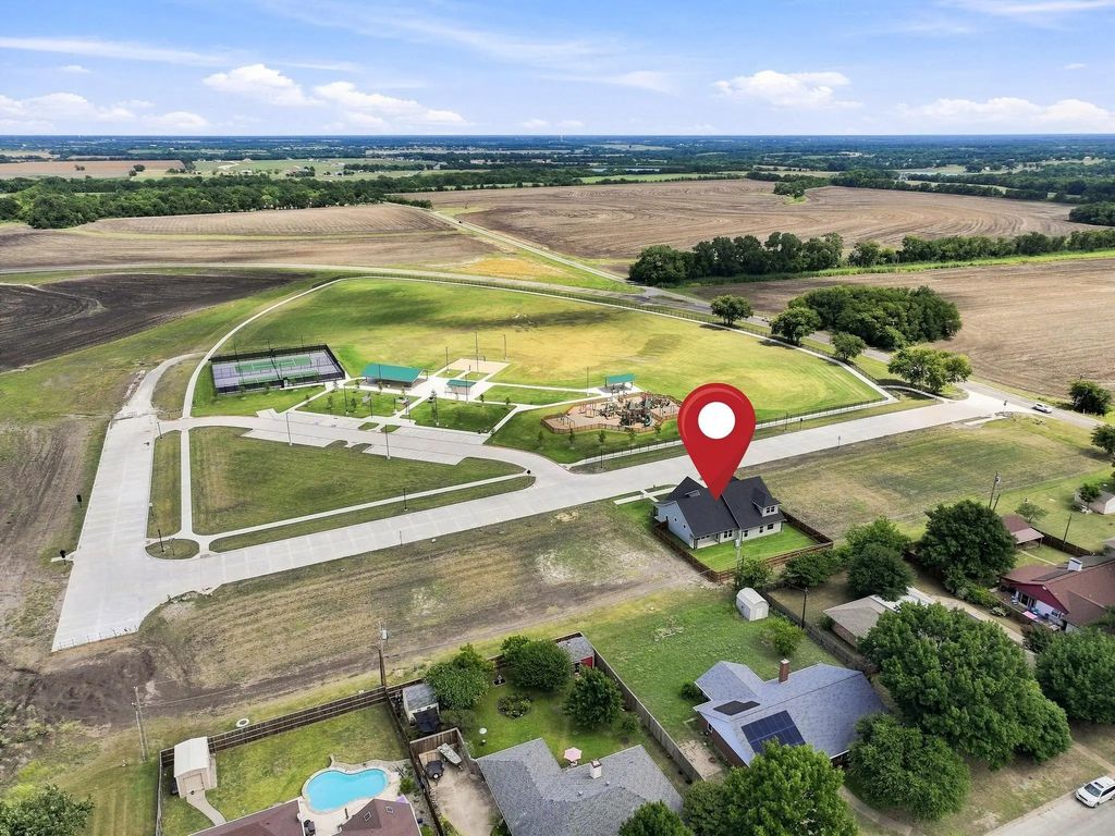 512 Bandera Drive, Howe