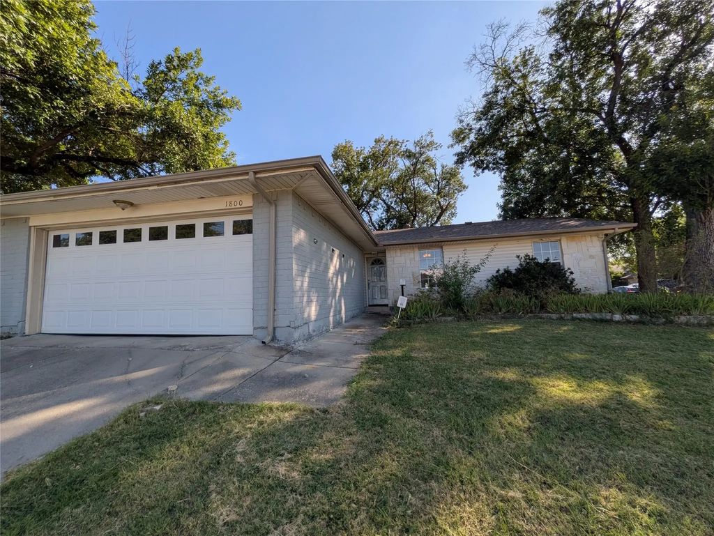1800 Fernwood Circle, Carrollton