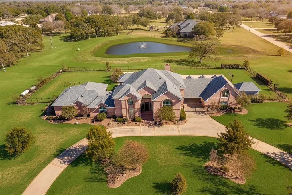 6035 Oak Hollow Drive, Burleson