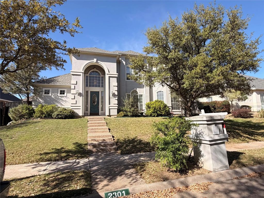 2301 Clearspring Drive S, Irving
