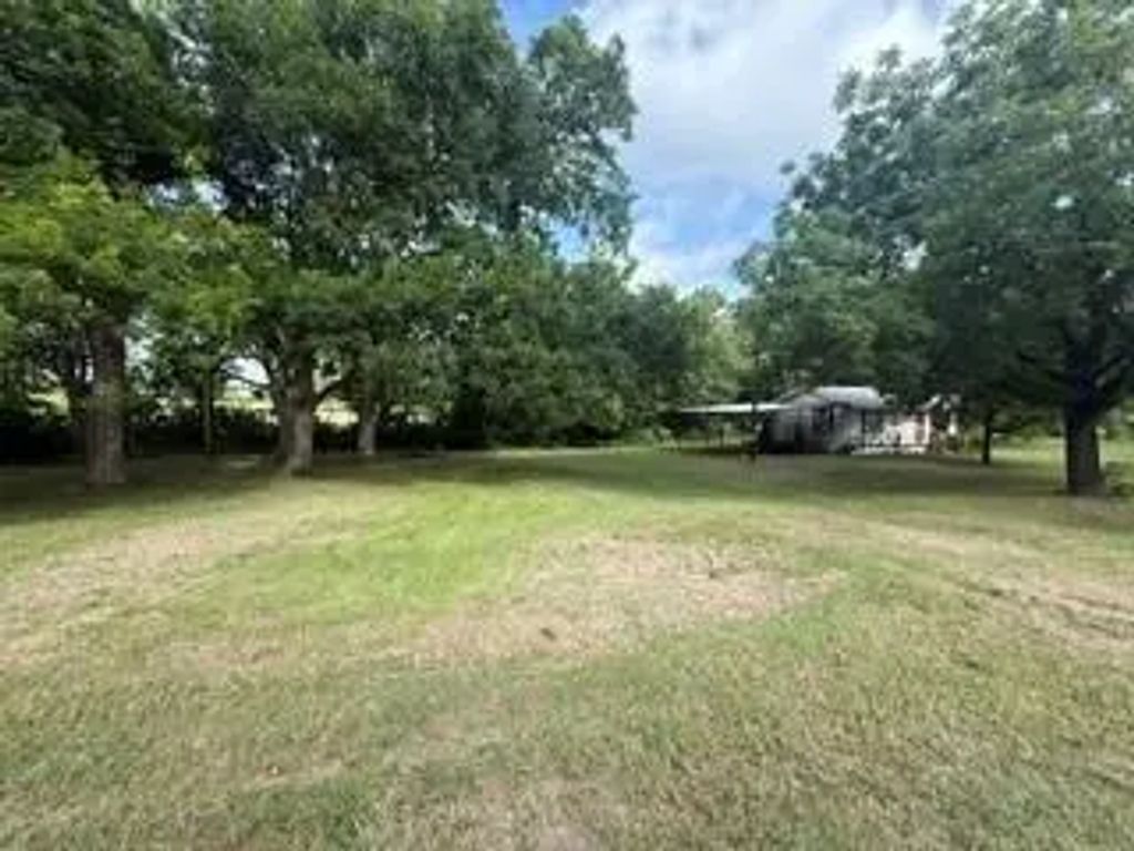 5863 Fm 895, Lake Creek
