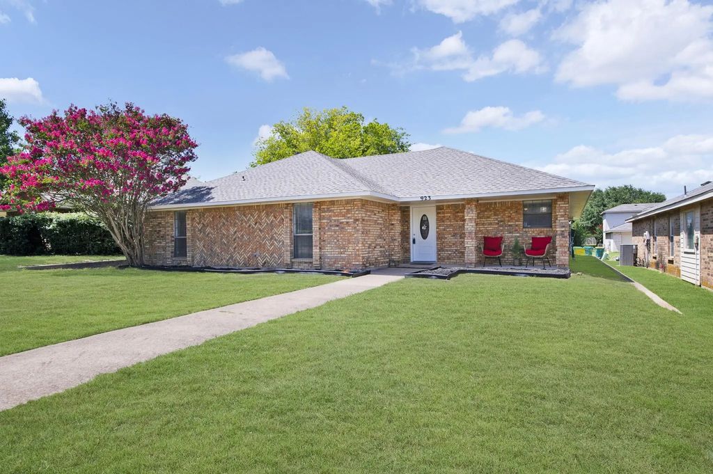 923 Moore Street, Cedar Hill