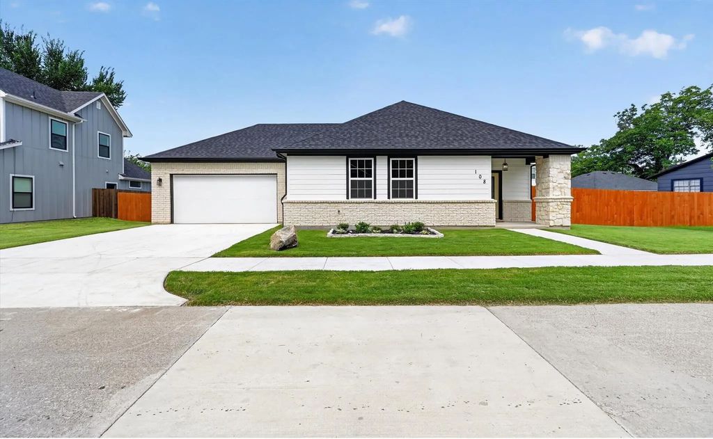 108 Griffin Street, Waxahachie
