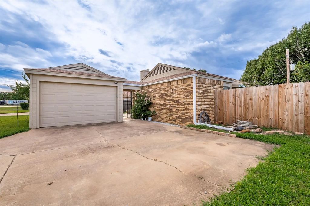 4615 Timber Run Drive, Arlington