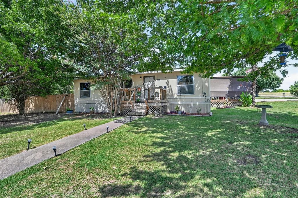 1103 Burnett Boulevard, Alvarado