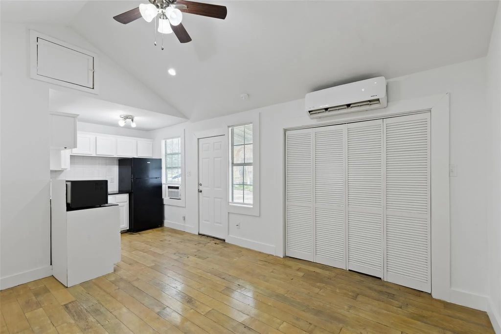 820 W 10th Street, Dallas