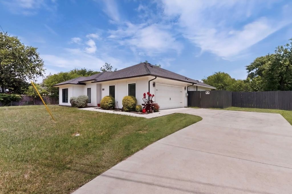 115 Dunlap Street, Waxahachie