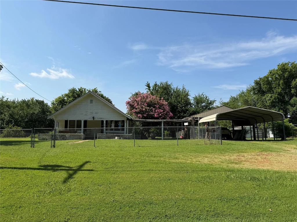 461 County Road 35950, Arthur City