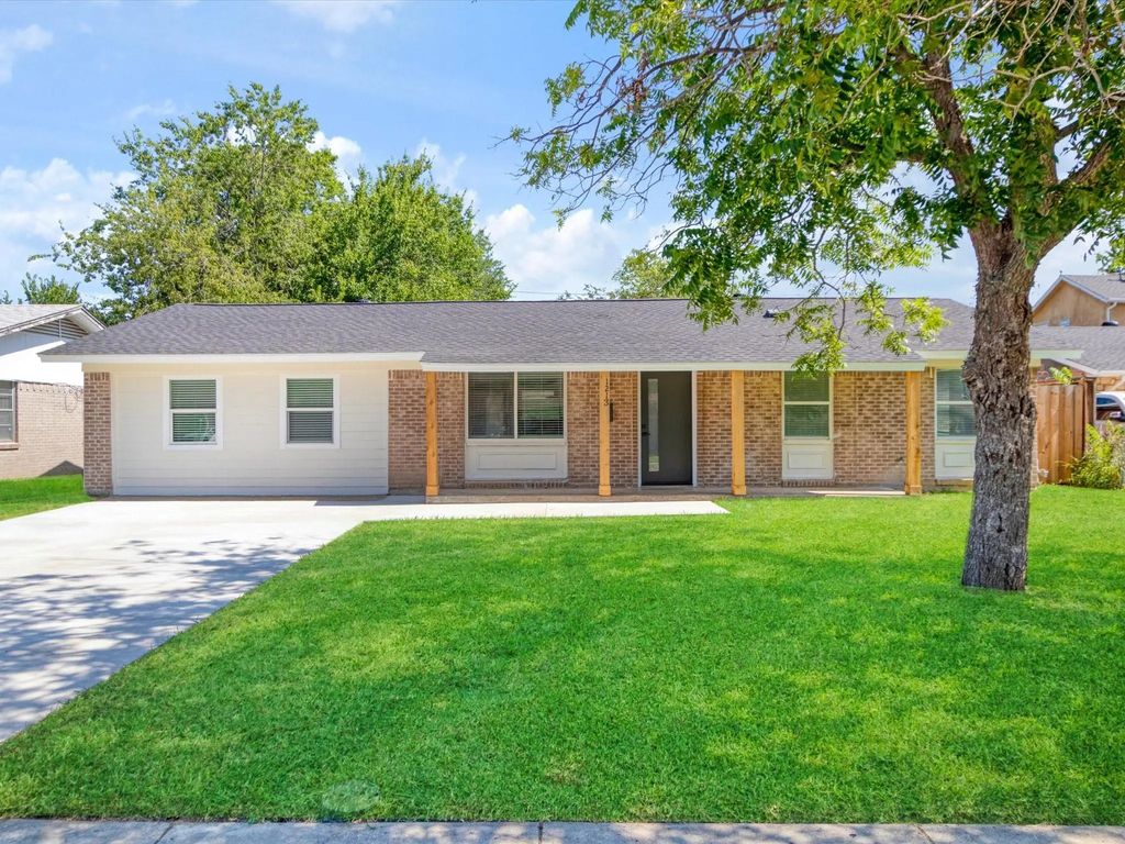 1213 Fairmont Street, Irving