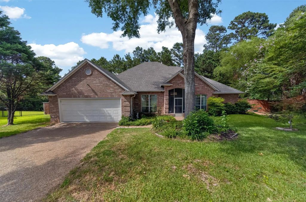 14317 Cedarwood Circle, Tyler