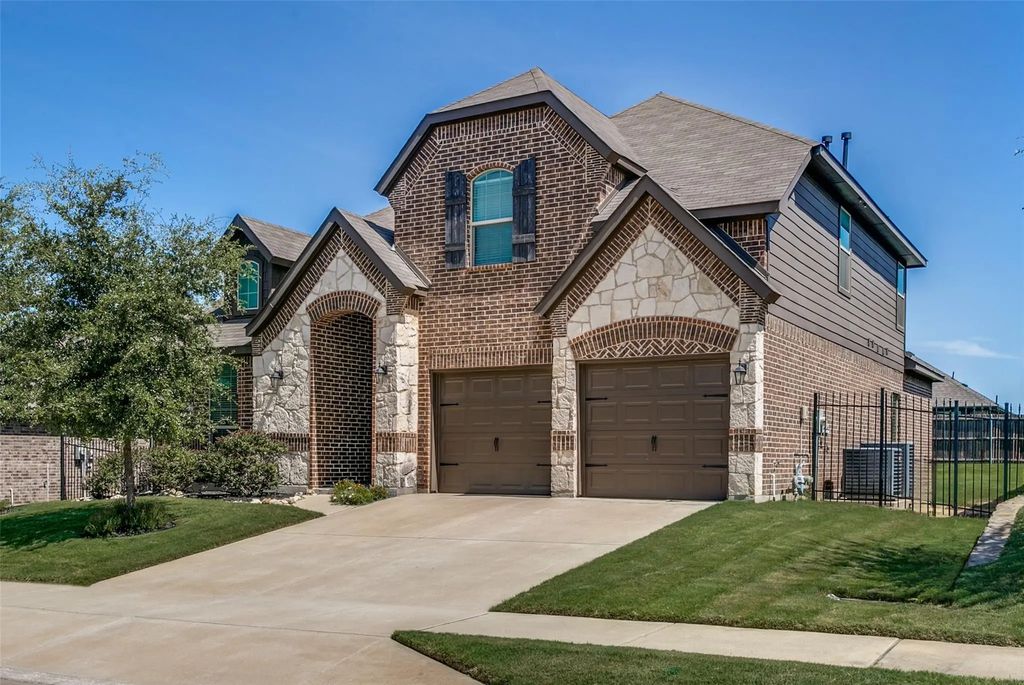 5444 Strong Stead Drive, Fort Worth