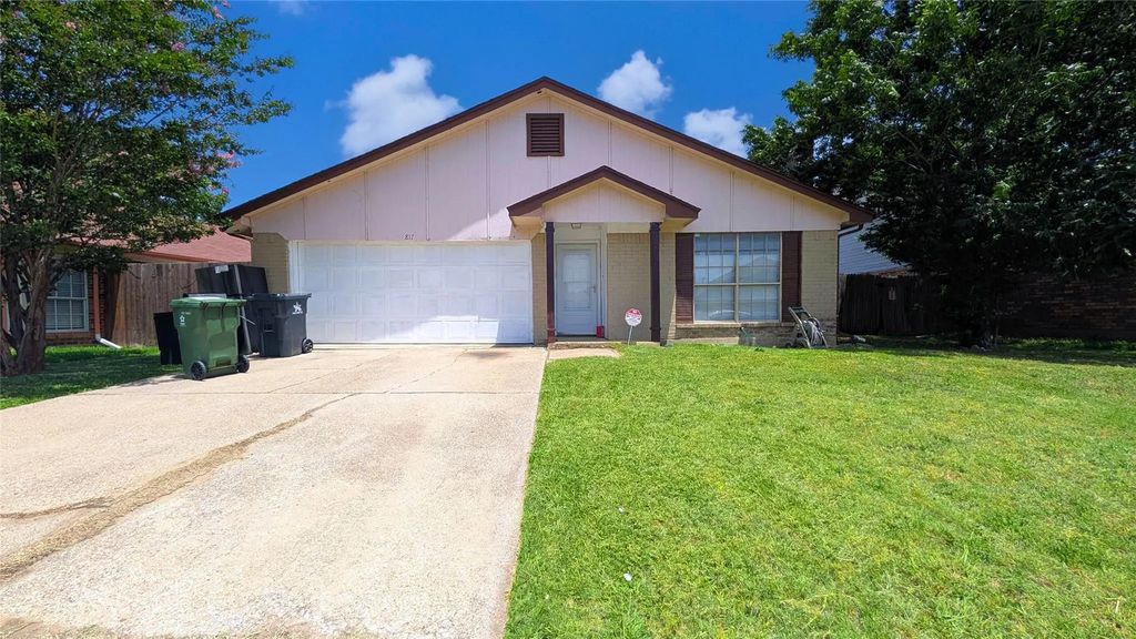817 Cornfield Drive, Arlington