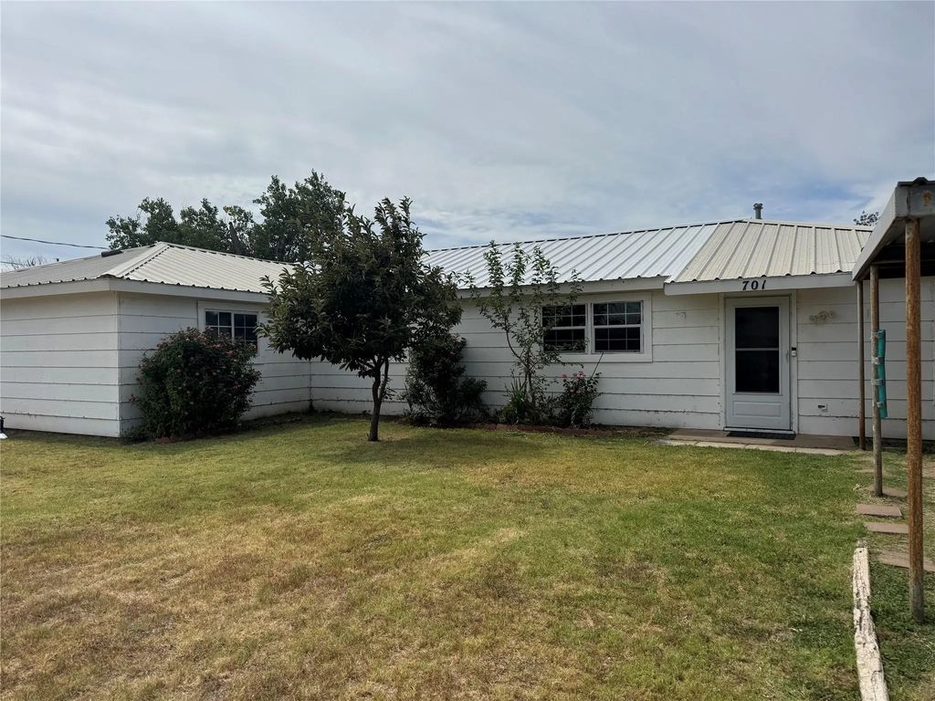 701 Ne 3rd Street, Knox City