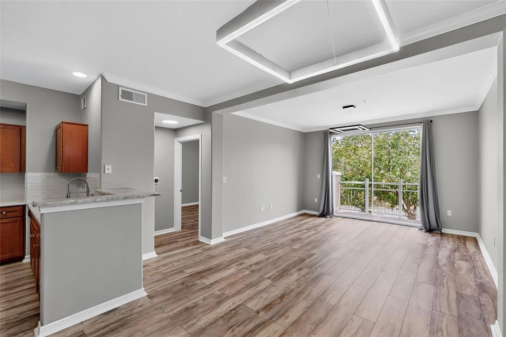 330 Las Colinas Boulevard E 320, Irving