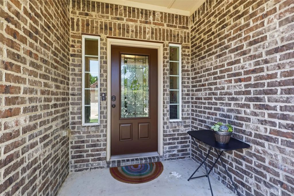 413 Water Oak, Denton