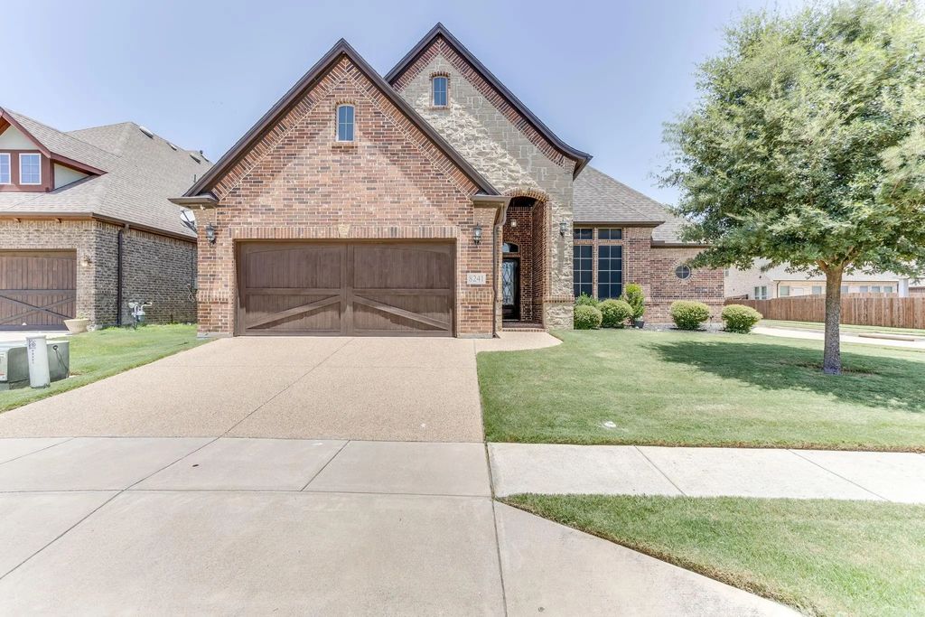 8241 Sandhill Crane Drive, Fort Worth