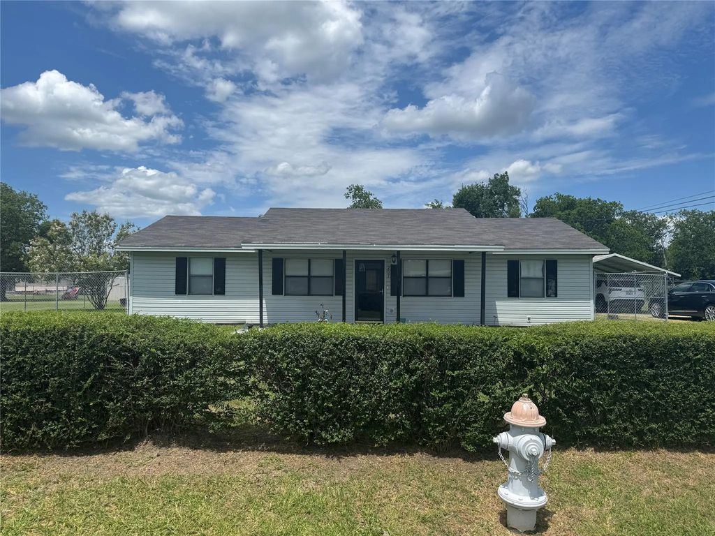 207 College Mound Road, Terrell