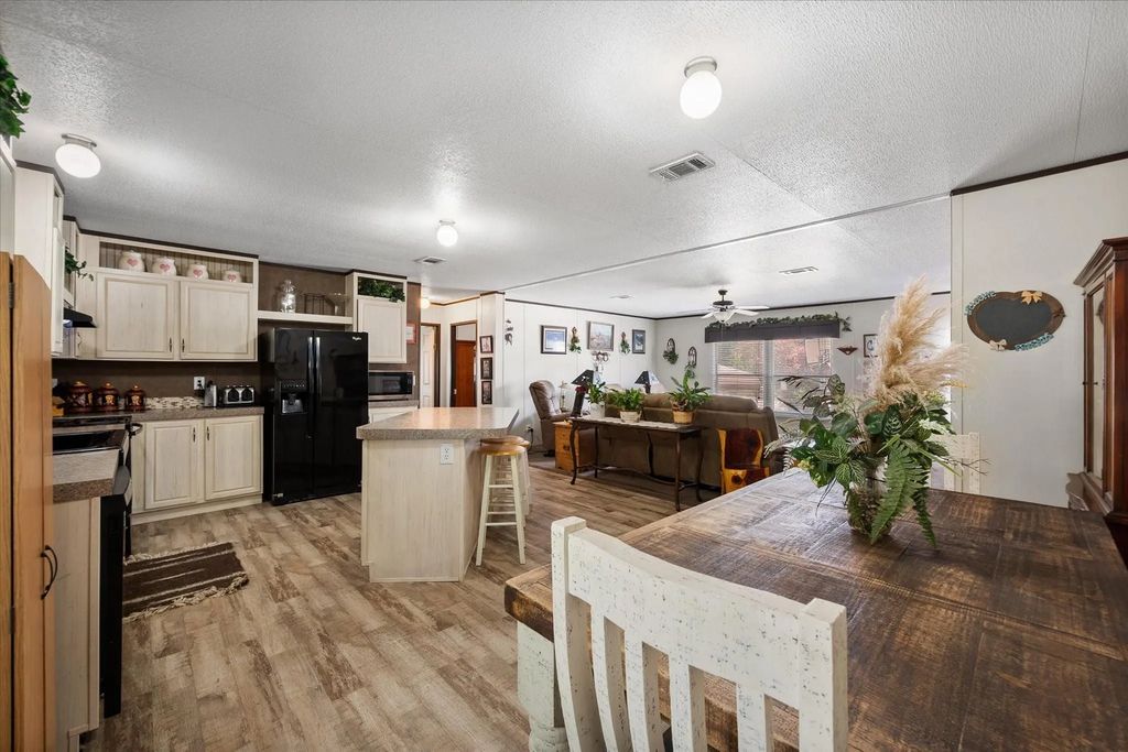 202 N 3rd Street E, Dawson