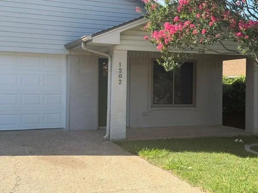 1202 Chapel View Drive, Waco