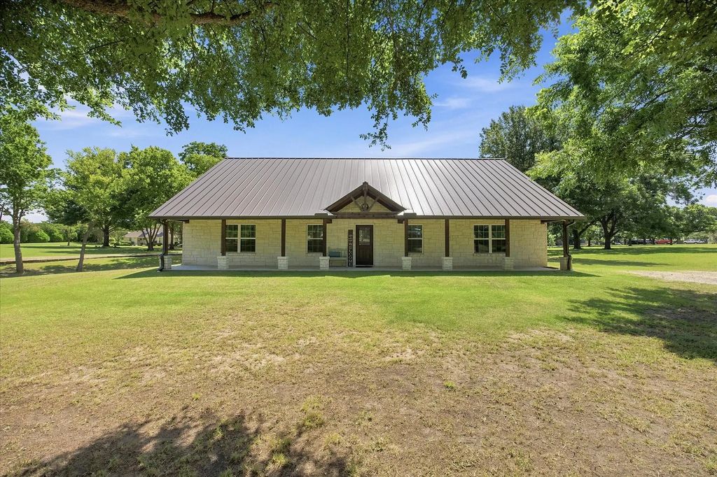2301 County Road 1112, Farmersville